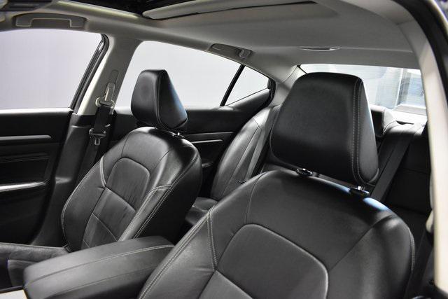 Photo of 2022 Super Black Clearcoat Nissan Altima