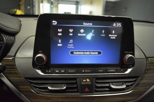 Photo of 2022 Super Black Clearcoat Nissan Altima
