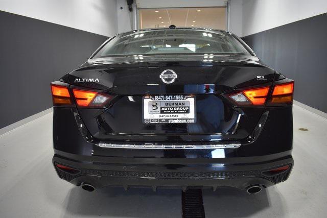 Photo of 2022 Super Black Clearcoat Nissan Altima