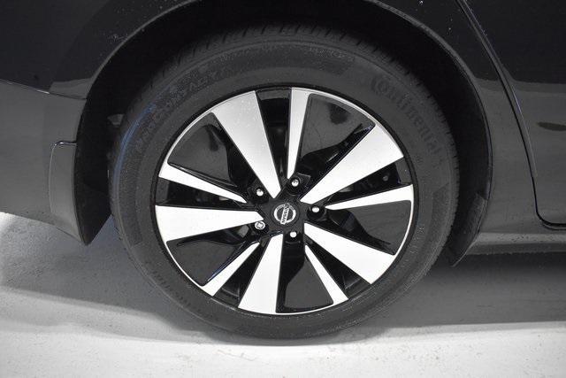 Photo of 2022 Super Black Clearcoat Nissan Altima