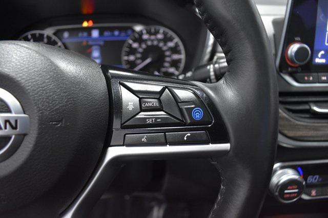 Photo of 2022 Super Black Clearcoat Nissan Altima