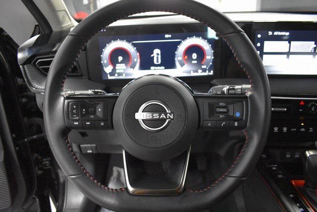 Photo of 2025 Super Black Nissan Kicks