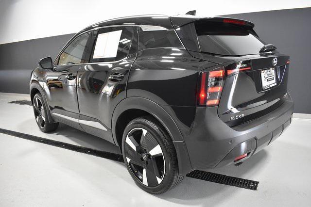 Photo of 2025 Super Black Nissan Kicks