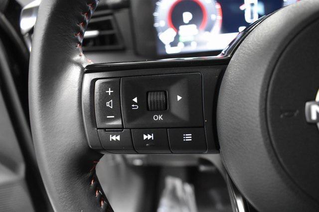 Photo of 2025 Super Black Nissan Kicks