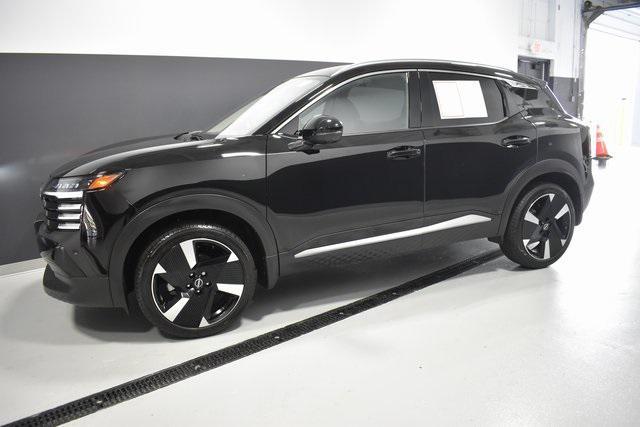 Photo of 2025 Super Black Nissan Kicks