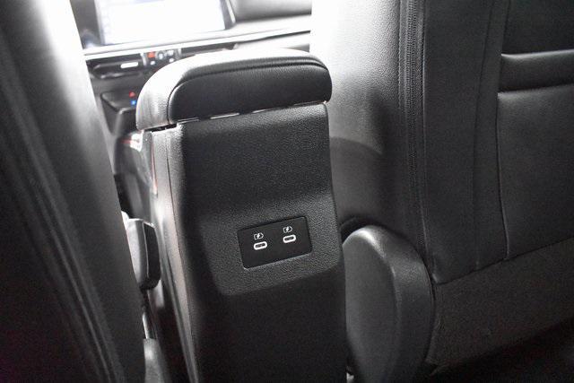 Photo of 2025 Super Black Nissan Kicks