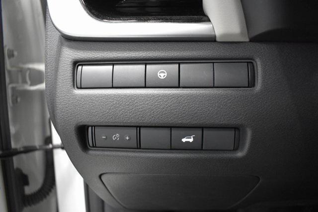 Photo of 2023 Pearl White Tricoat Nissan Rogue