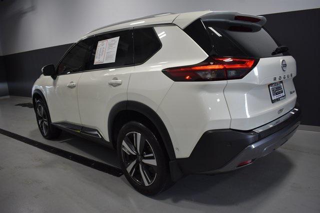 Photo of 2023 Pearl White Tricoat Nissan Rogue