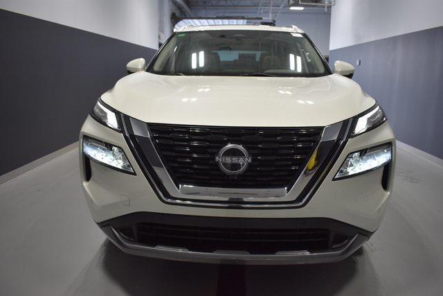 Photo of 2023 Pearl White Tricoat Nissan Rogue