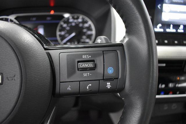 Photo of 2023 Pearl White Tricoat Nissan Rogue