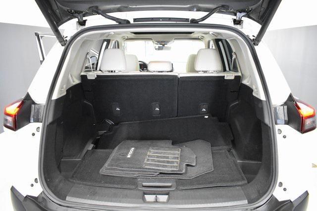Photo of 2023 Pearl White Tricoat Nissan Rogue