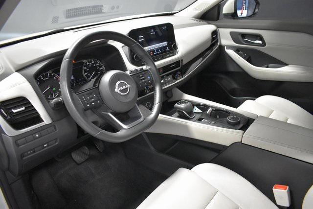 Photo of 2023 Pearl White Tricoat Nissan Rogue