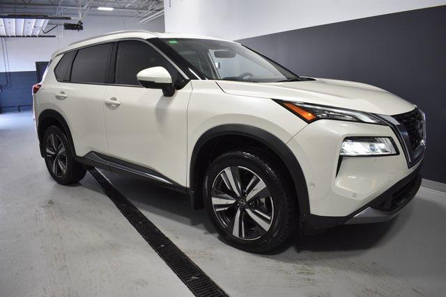 Photo of 2023 Pearl White Tricoat Nissan Rogue