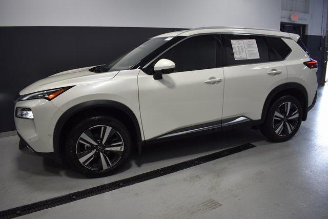 Photo of 2023 Pearl White Tricoat Nissan Rogue