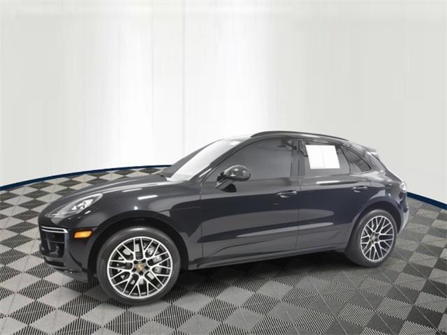Photo of 2020 Jet Black Metallic Porsche Macan