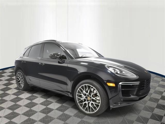 Photo of 2020 Jet Black Metallic Porsche Macan