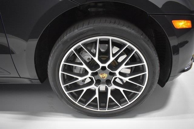 Photo of 2020 Jet Black Metallic Porsche Macan