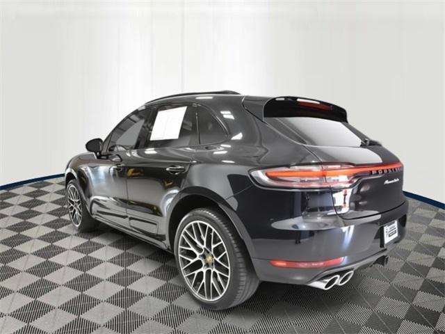 Photo of 2020 Jet Black Metallic Porsche Macan