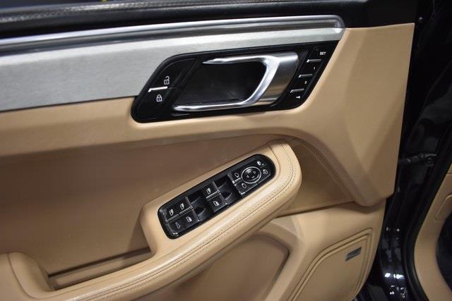 Photo of 2020 Jet Black Metallic Porsche Macan