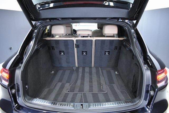 Photo of 2020 Jet Black Metallic Porsche Macan
