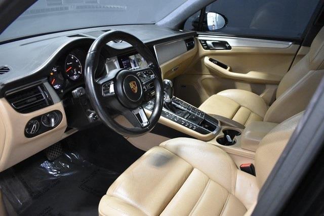 Photo of 2020 Jet Black Metallic Porsche Macan