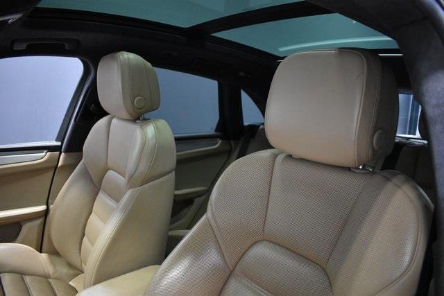 Photo of 2020 Jet Black Metallic Porsche Macan