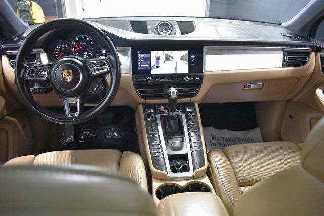 Photo of 2020 Jet Black Metallic Porsche Macan