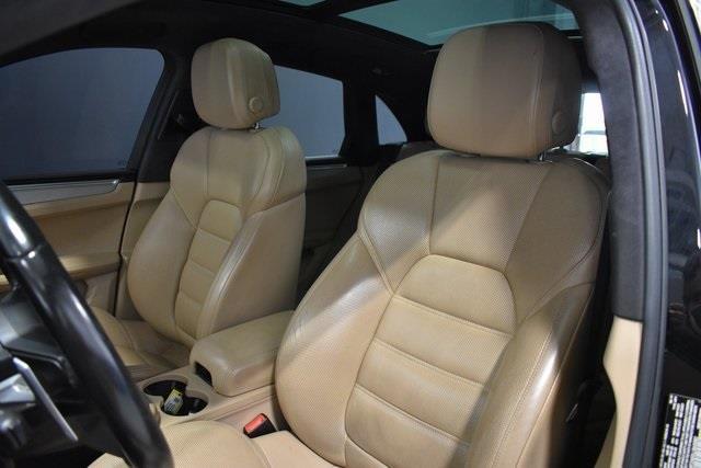 Photo of 2020 Jet Black Metallic Porsche Macan
