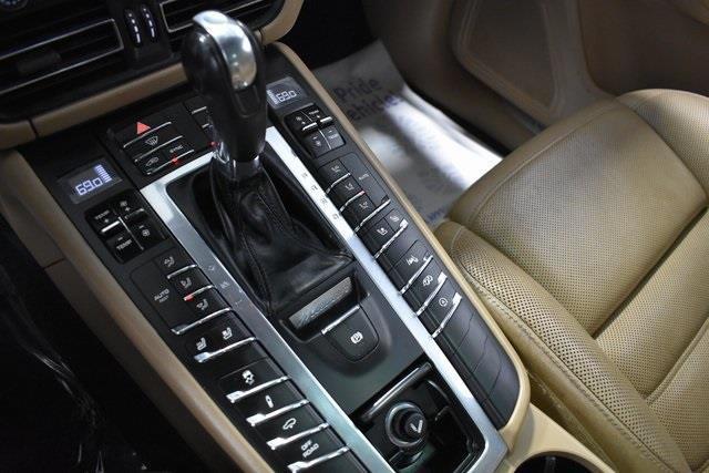 Photo of 2020 Jet Black Metallic Porsche Macan