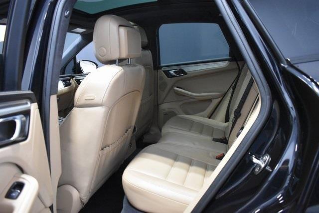 Photo of 2020 Jet Black Metallic Porsche Macan