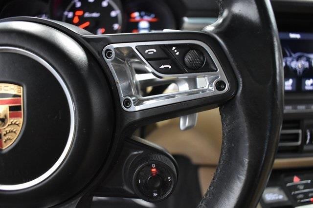 Photo of 2020 Jet Black Metallic Porsche Macan