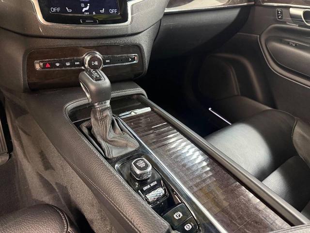 Photo of 2018 Bright Silver Metallic Volvo XC90