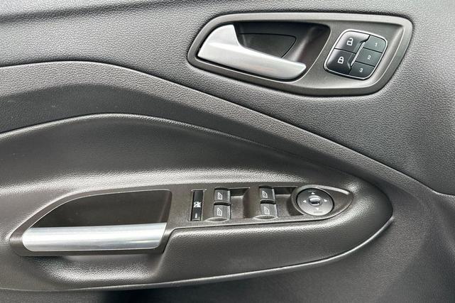 Photo of 2016 Ingot Silver Ford Escape