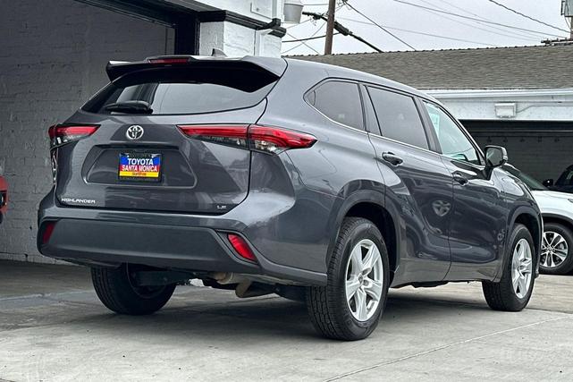 Photo of 2023 Gray Toyota Highlander