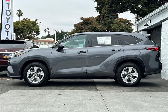 Photo of 2023 Gray Toyota Highlander