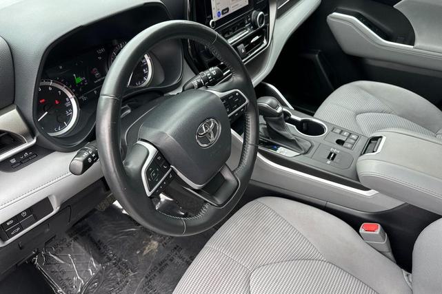 Photo of 2023 Gray Toyota Highlander