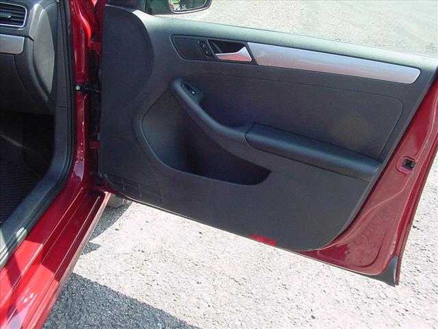 Photo of 2016 Red Volkswagen Jetta