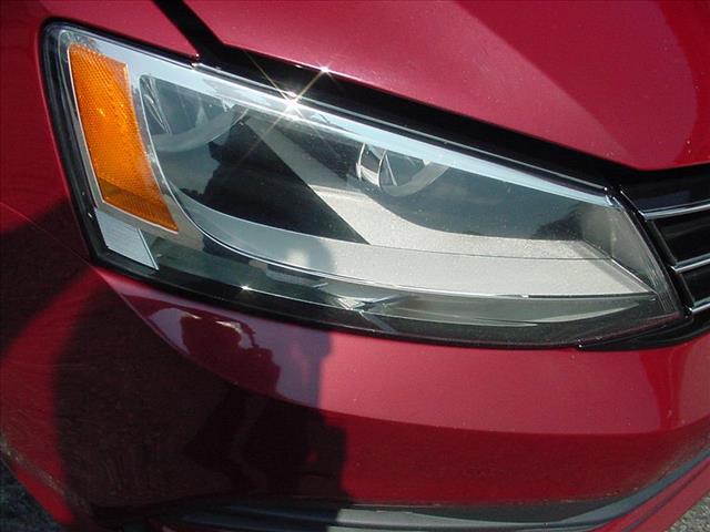 Photo of 2016 Red Volkswagen Jetta