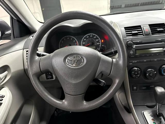 Photo of 2009 Classic Silver Metallic Toyota Corolla