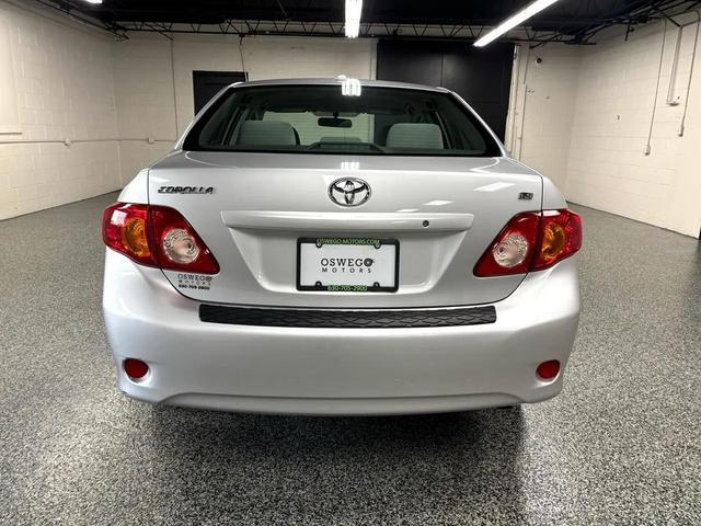 Photo of 2009 Classic Silver Metallic Toyota Corolla