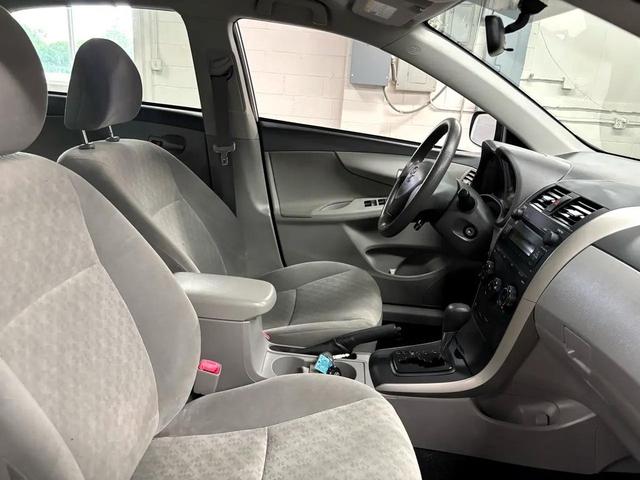 Photo of 2009 Classic Silver Metallic Toyota Corolla