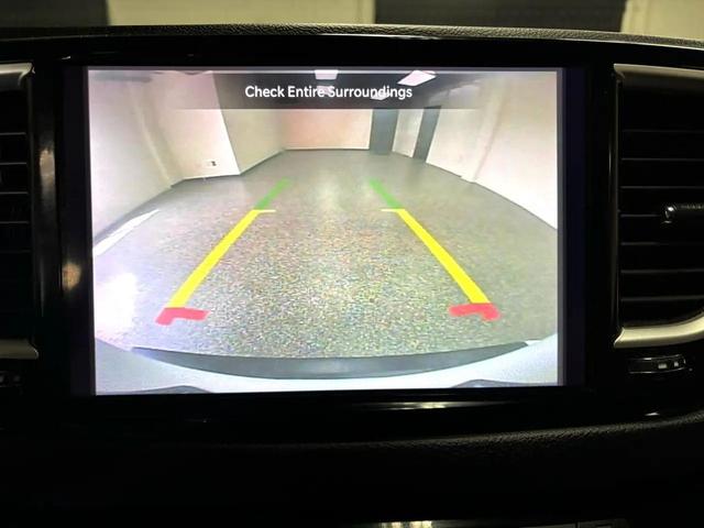 Photo of 2022 Bright White Clearcoat Chrysler Pacifica