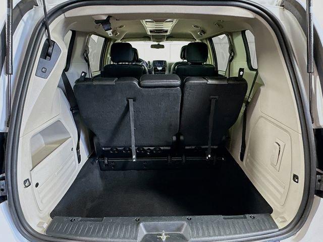Photo of 2014 Bright White Clearcoat Chrysler Town & Country