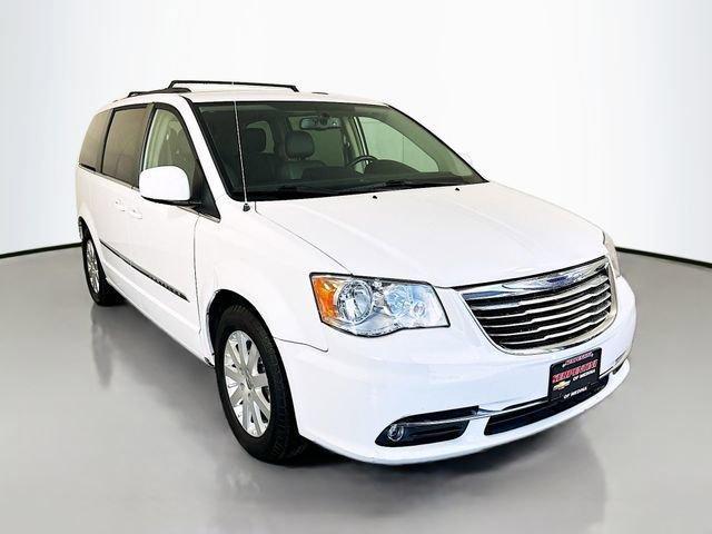 Photo of 2014 Bright White Clearcoat Chrysler Town & Country