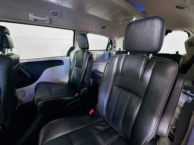 Photo of 2014 Bright White Clearcoat Chrysler Town & Country