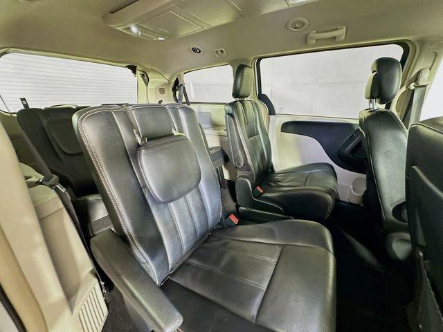 Photo of 2014 Bright White Clearcoat Chrysler Town & Country