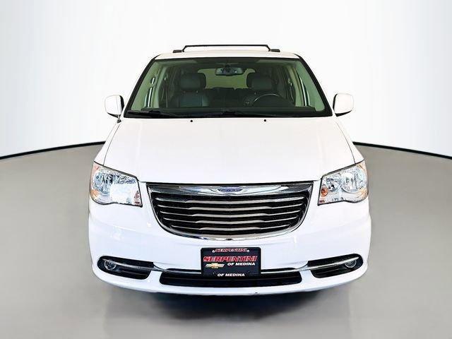 Photo of 2014 Bright White Clearcoat Chrysler Town & Country