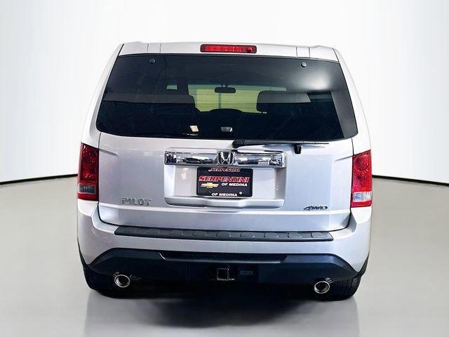 Photo of 2013 Alabaster Silver Metallic Honda Pilot