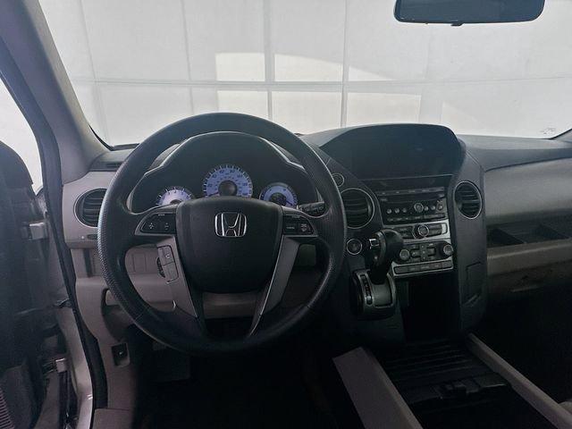 Photo of 2013 Alabaster Silver Metallic Honda Pilot