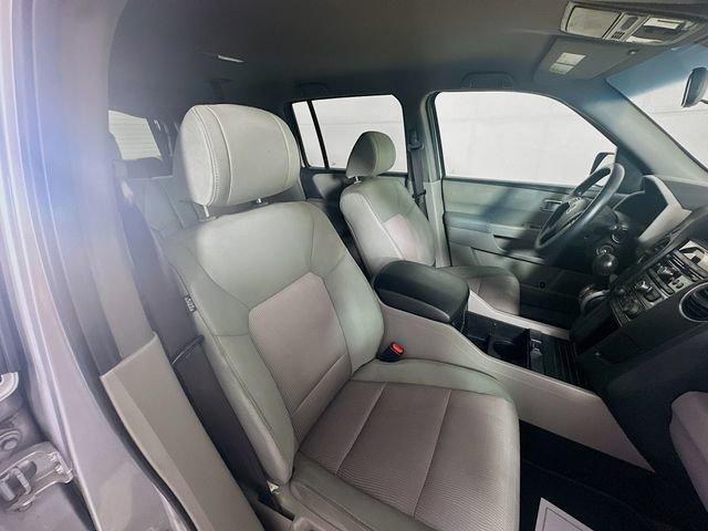 Photo of 2013 Alabaster Silver Metallic Honda Pilot